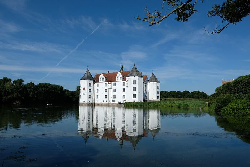 Datei:Schloss Gluecksburg.JPG
