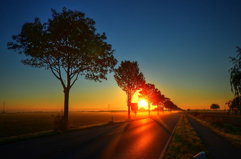 Datei:Sonnenaufgang Landschaft 02.jpg