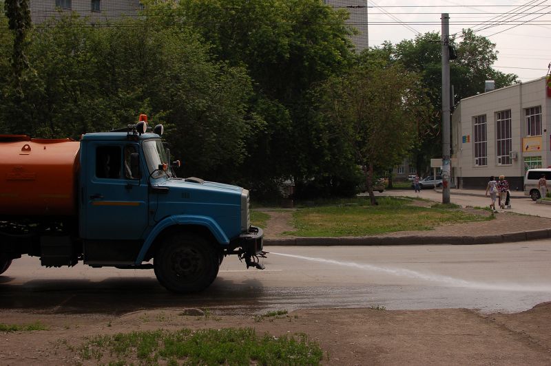 Datei:Russland, Nowosibirsk, Strassenreinigung.JPG