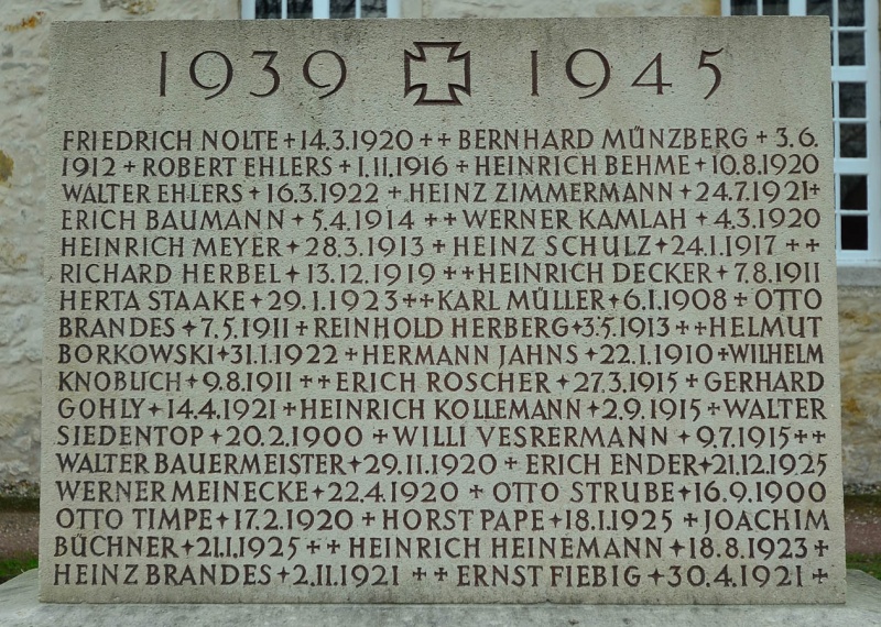 Datei:Denkmal Zweiter Weltkrieg Bettmar Deutschland 02.jpg