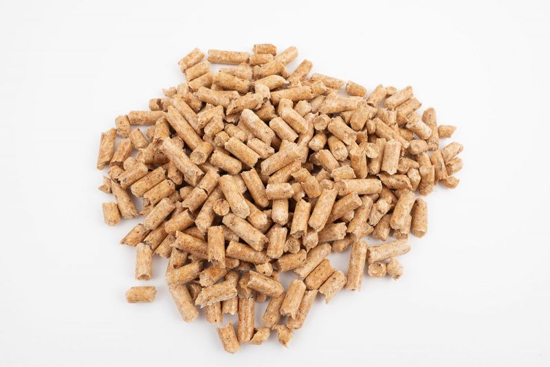 Datei:Holzpellets weisser Hintergrund.jpg