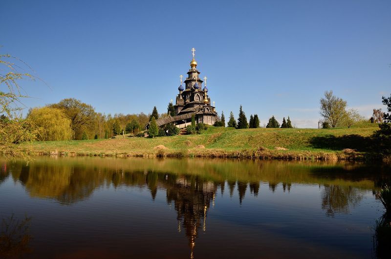 Datei:Orthodoxe Kirche am See.jpg