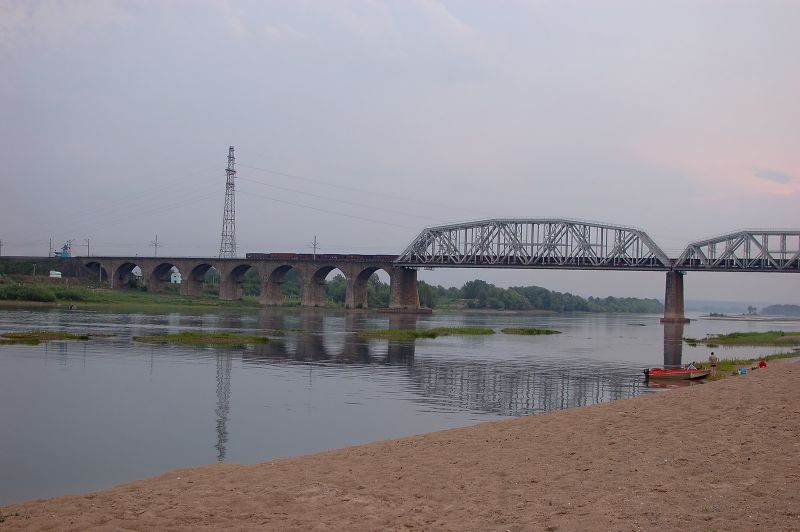 Datei:Russland, Nowosibirsk, Eisenbahnbrücke Ob.JPG