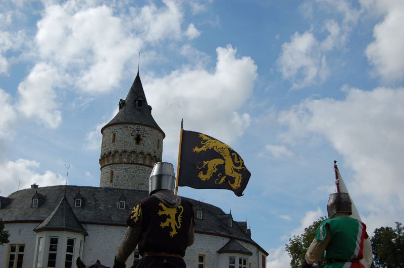 Datei:Ritter Mittelalter.jpg