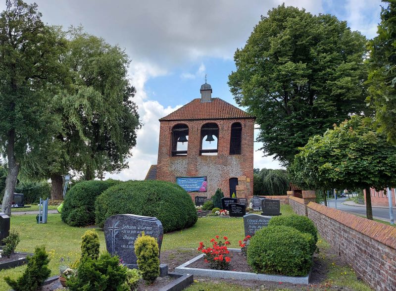 Datei:Glockenturm Engerhafe.jpg