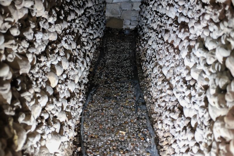 Datei:Beinhaus Melnik 7.jpg