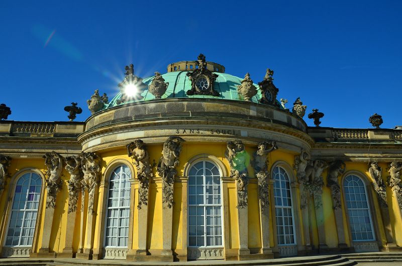 Datei:Schloss Sanssouci.jpg